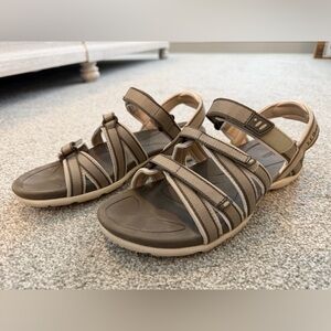 *EUC* L.L. BEAN Women’s Boothbay Brown & Tan Strappy Sandals